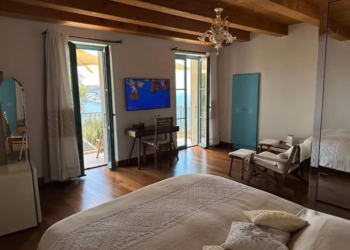 Entre Ciel Et Bonifacio (Corsica)